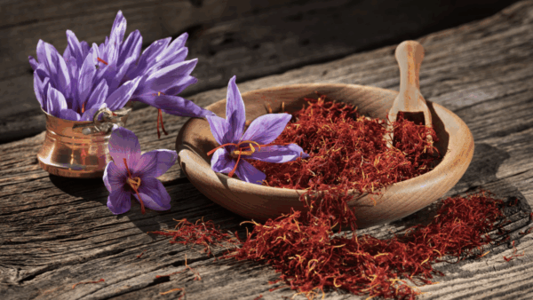 Saffraan-theerecepten voor koude dagen